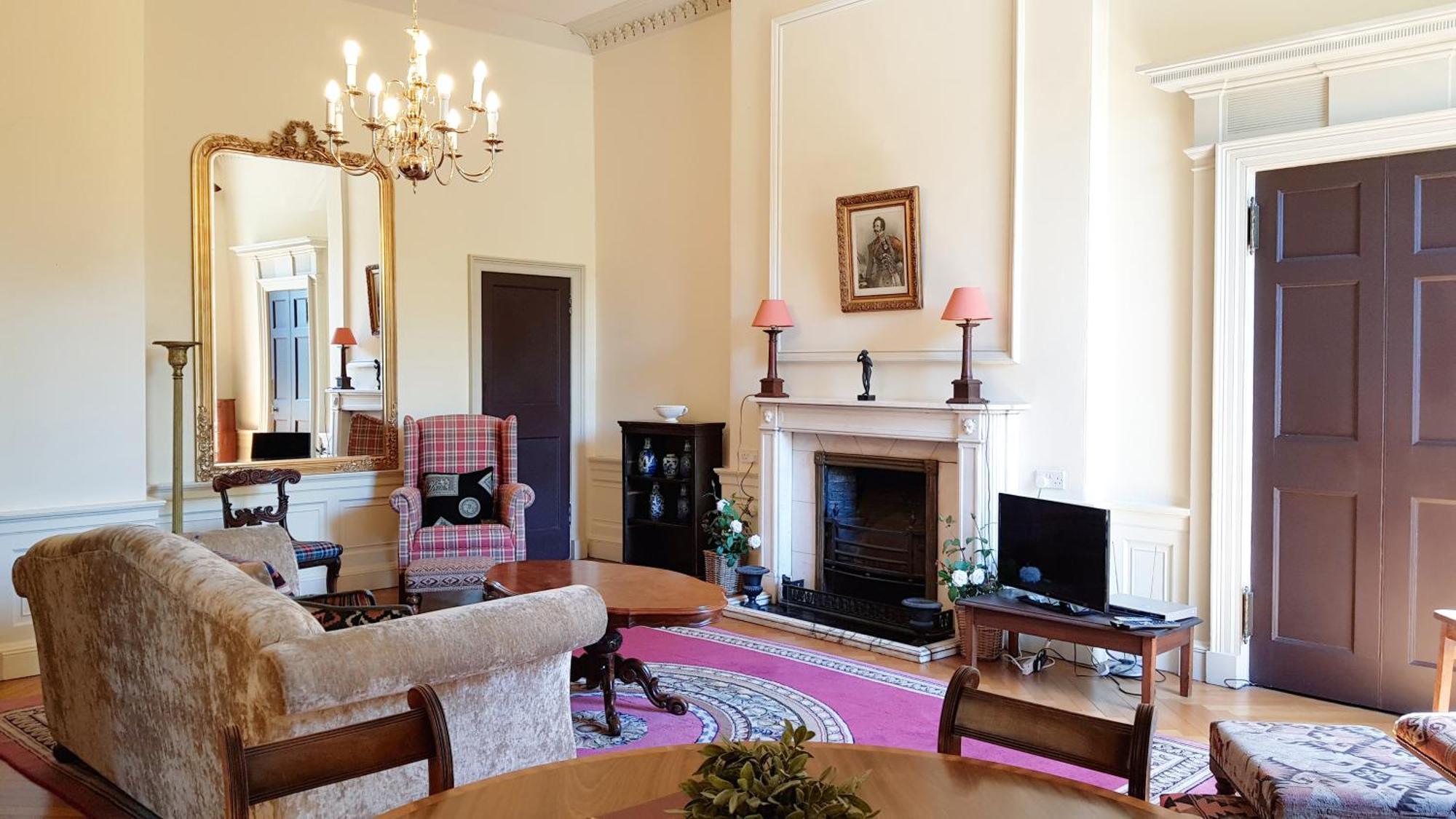 Spacious 2-bedroom Georgian EDI