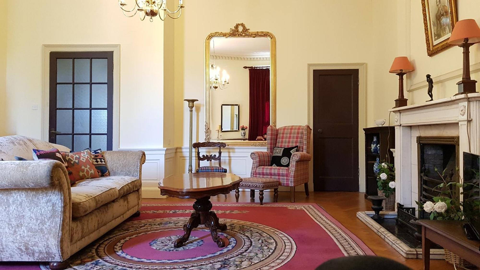 Spacious 2-bedroom Georgian Appartement *